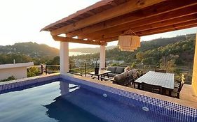 Luxo Casa En Valle De Bravo Con Jacuzzi Y Espectacular Vista Al Lago